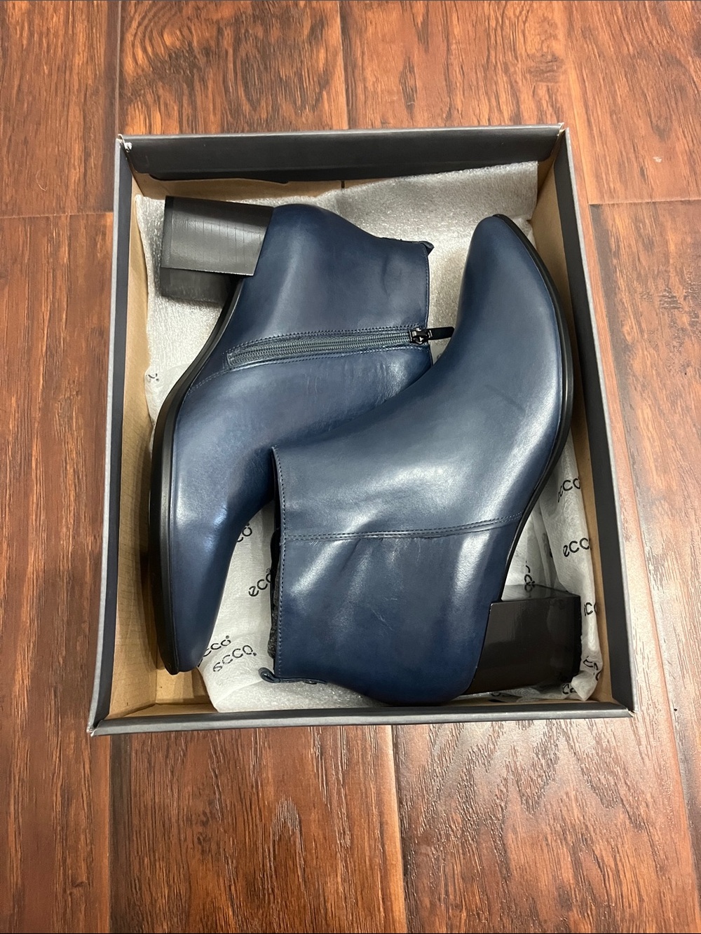 Ecco Women’s Navy Leather Chukka Boots